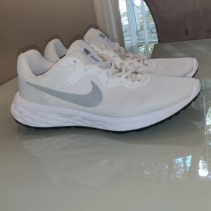 Nike Men's White and Gray Athletic Shoes Size 10.5